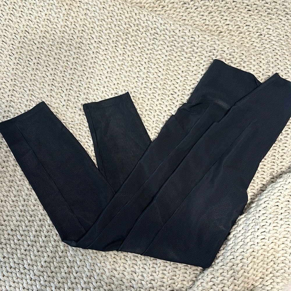 Beach Riot Ayla legging with side pockets. Black size Medium